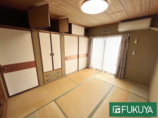 5LDK Family Home with Large Garden in Katano, Osaka - Thumbnail 4