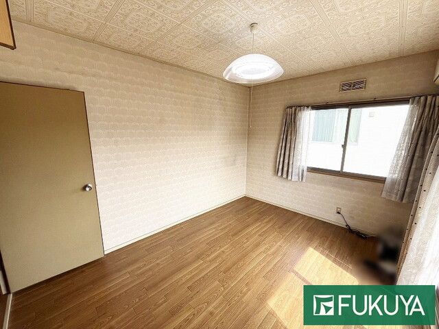 5LDK Family Home with Large Garden in Katano, Osaka - Thumbnail 3