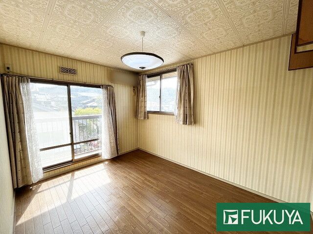 5LDK Family Home with Large Garden in Katano, Osaka - Thumbnail 2