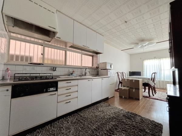 4LDK House with Garage & Roof Balcony for Sale in Higashiosaka - Thumbnail 2