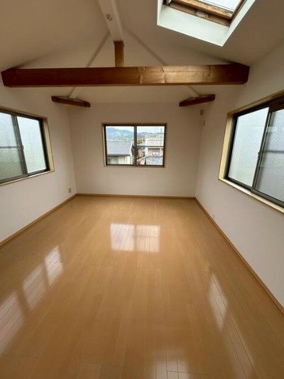 Renovated 4LDK House for Sale in Ukyo-ku, Kyoto - Thumbnail 2
