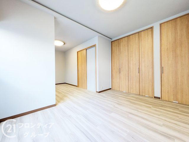 4LDK Family Home with Electric Garage in Kobe Central Ward - Thumbnail 2