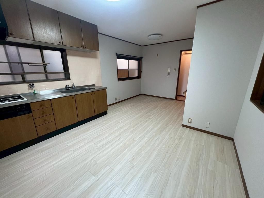 Renovated 4LDK House for Sale in Higashiosaka, Near Kawachi-Hanazono Station - Thumbnail 3