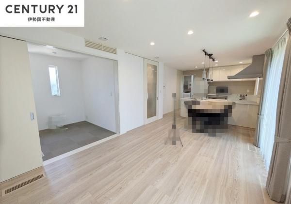 4SLDK House for Sale in Yokkaichi, Mie with Solar Panels - Thumbnail 2