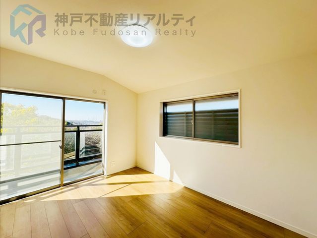 5LDK Detached House for Sale in Tainohigashimachi, Kobe - Thumbnail 2