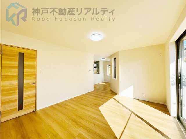 5LDK Detached House for Sale in Tainohigashimachi, Kobe - Thumbnail 3