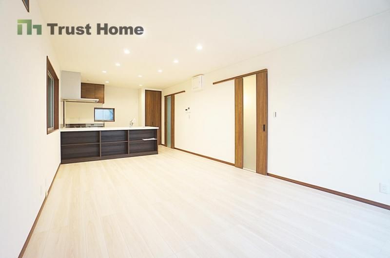 Modern 3LDK Detached House Near Wadamisaki Station, Kobe - Image 1