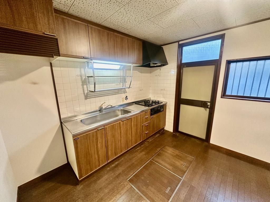 3DK Detached House for Sale Near Kanzakigawa Station, Osaka - Thumbnail 2