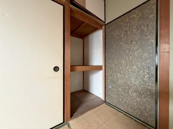 2DK Wooden Bungalow for Sale in Tennoji, Osaka - 8 Million Yen - Thumbnail 4