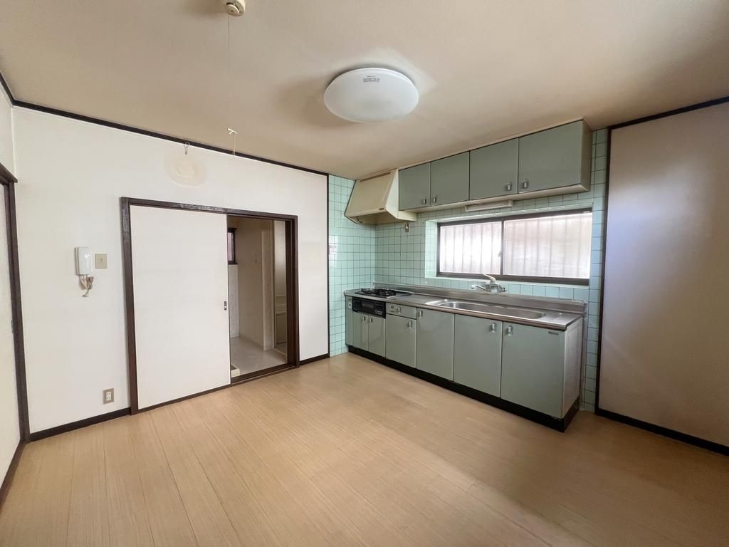 Used House for Sale in Kakogawa City, Hyogo - 4DK, 7.4M Yen - Thumbnail 2