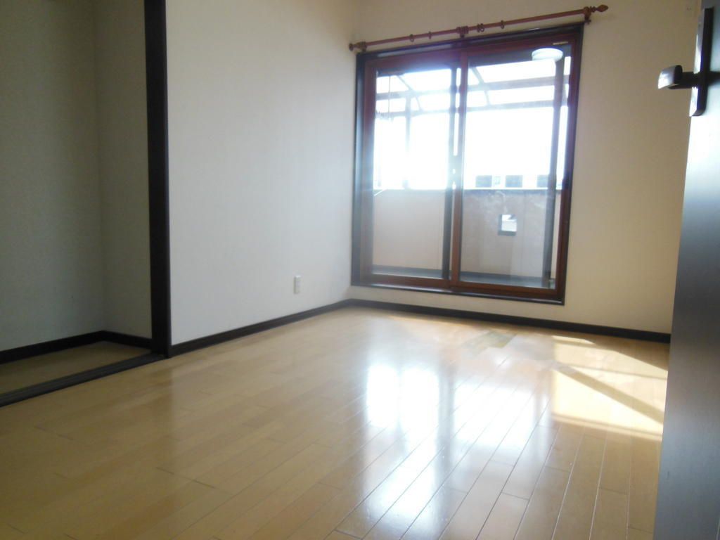 Detached House with Garage in Kishiwada, Osaka - Thumbnail 3