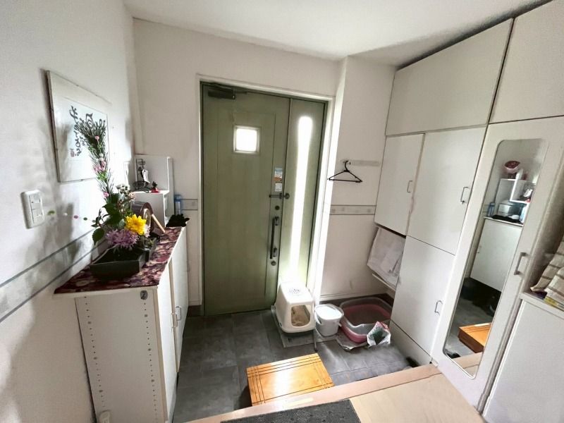 3-Story All-Electric House with Courtyard for Sale in Daito, Osaka - Thumbnail 3