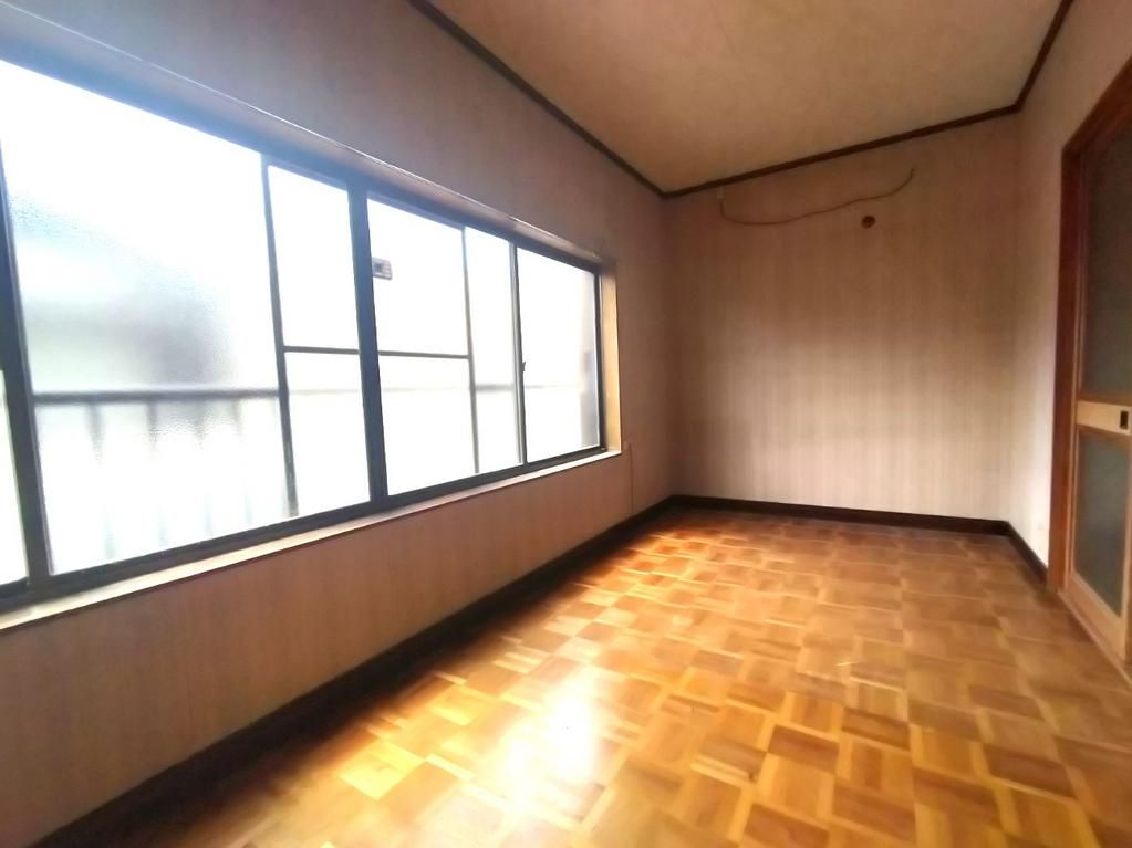 5DK Detached House for Sale near Kawachi-Matsubara Station, Matsubara - Thumbnail 2