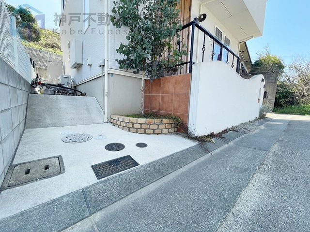 2019 All-Electric House with Solar Panels in Kobe Nishi Ward - Thumbnail 3