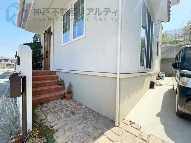 2019 All-Electric House with Solar Panels in Kobe Nishi Ward - Thumbnail 2