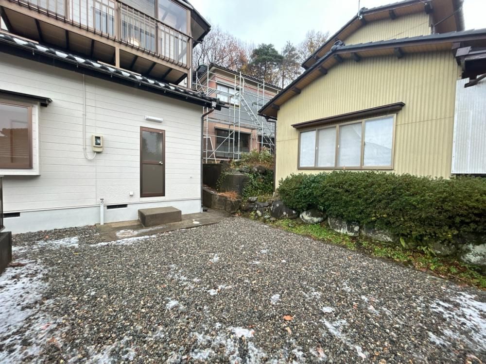 Renovated 3SLDK House in Kanazawa with 2-Car Parking - Thumbnail 2