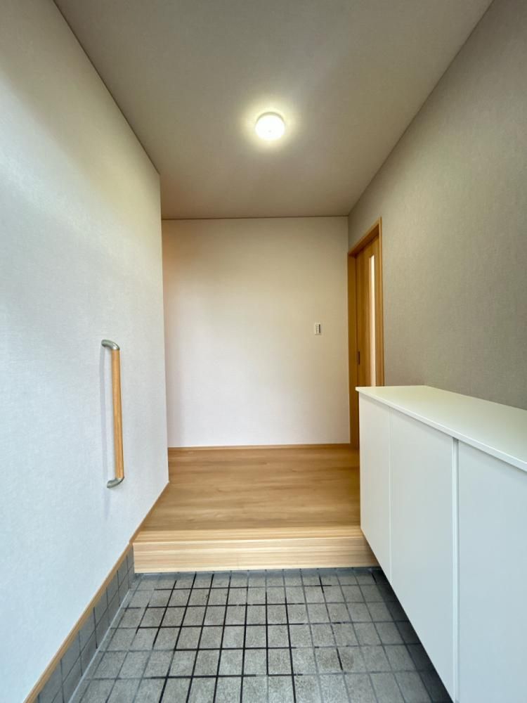 Renovated 3SLDK House in Kanazawa with 2-Car Parking - Thumbnail 4