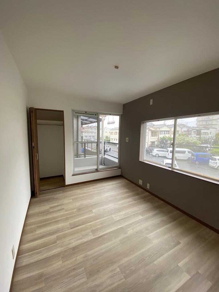 Fully Renovated 4LDK House Near Wakae-Iwata Station, Higashiosaka - Thumbnail 2