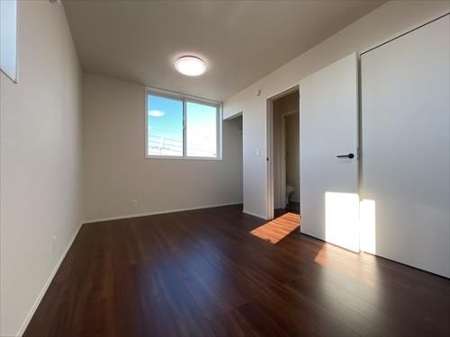 Modern 2LDK House for Sale in Moriguchi, Osaka | 102.86m² - Thumbnail 3