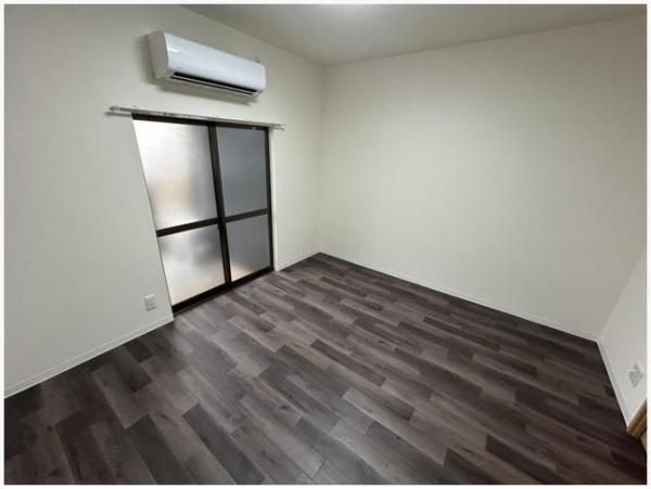 Used Terraced House for Sale in Toyonaka, Osaka - 1K, 30.77 sqm - Thumbnail 2