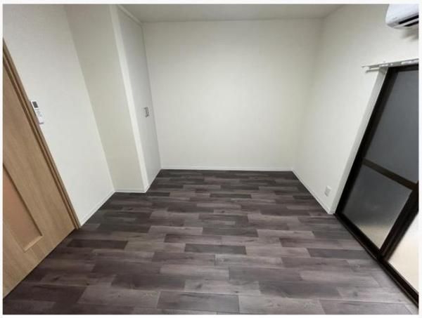 Used Terraced House for Sale in Toyonaka, Osaka - 1K, 30.77 sqm - Thumbnail 3