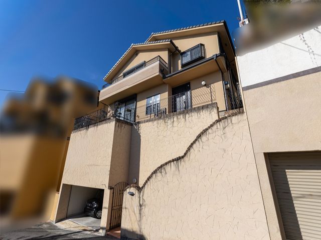 5LDK Detached House for Sale in Okamoto, Kobe with Sea Views - Image 1