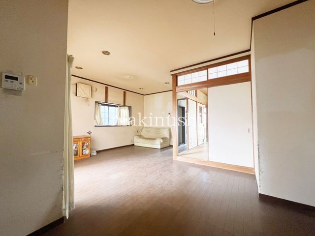4LDK Detached House for Sale in Matsubara, Osaka - South-Facing - Thumbnail 3