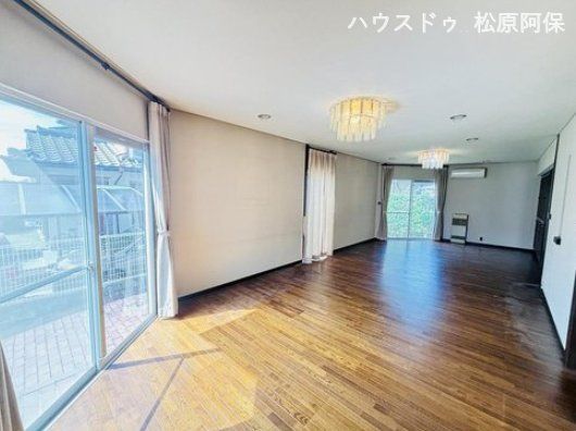 Spacious 5LDK Detached House for Sale in Sakai, Osaka - Thumbnail 2