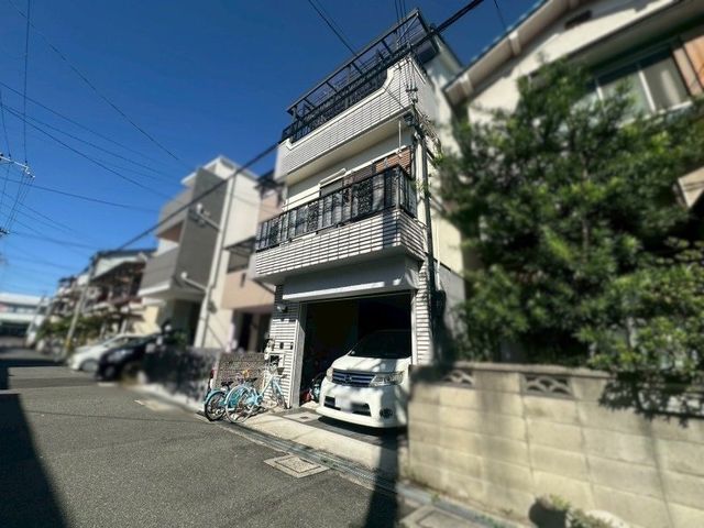 4LDK Used House for Sale in Kadoma, Osaka - 138.49 sqm - Thumbnail 2