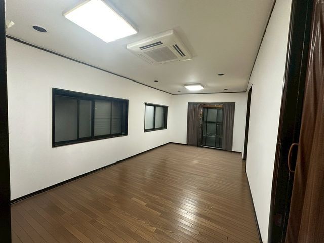4LDK Used House for Sale in Kadoma, Osaka - 138.49 sqm - Thumbnail 3