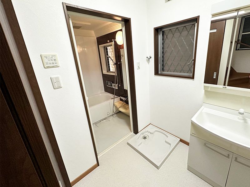 3-Story Wooden House for Sale in Sakai, Osaka - 4DK All-Electric - Thumbnail 4