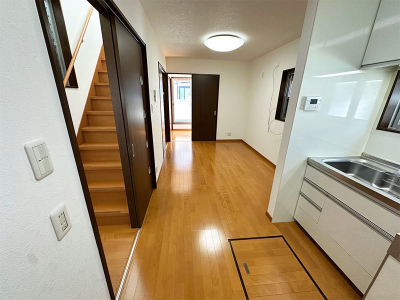3-Story Wooden House for Sale in Sakai, Osaka - 4DK All-Electric - Thumbnail 2