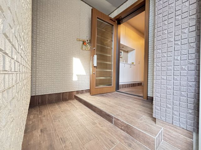 3-Story Sekisui House in Konohana Ward, Osaka for Sale - Thumbnail 2