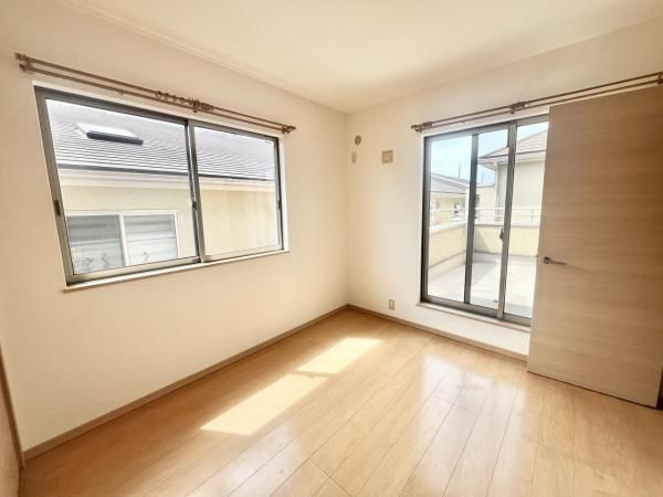 4LDK Detached House for Sale in Nishiyodogawa-ku, Osaka - Thumbnail 3