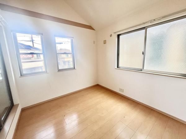4LDK Detached House for Sale in Nishiyodogawa-ku, Osaka - Thumbnail 4