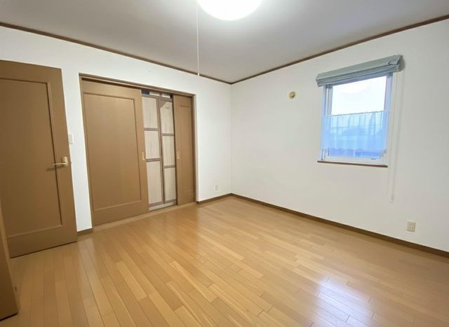 6LDK House with Elevator for Multi-Generational Living in Ebetsu - Thumbnail 3