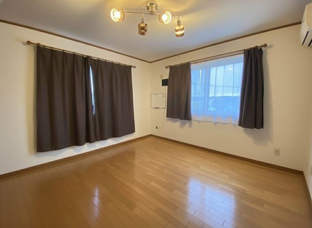 6LDK House with Elevator for Multi-Generational Living in Ebetsu - Thumbnail 4