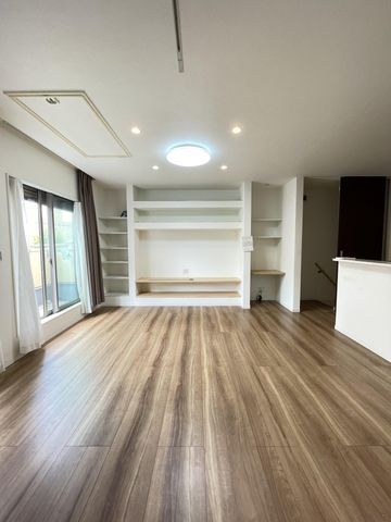Modern 2-Story House for Sale in Osaka's Nishinari Ward - Thumbnail 4
