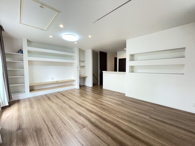 Modern 2-Story House for Sale in Osaka's Nishinari Ward - Thumbnail 3