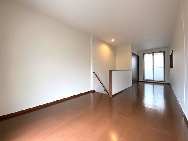 Renovated 1LDK Terrace House for Sale in Katano, Osaka - Thumbnail 3