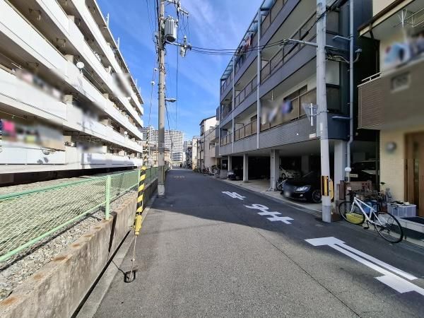 Modern 3-Story Townhouse with Roof Terrace near Asashio Bridge Station - Thumbnail 2