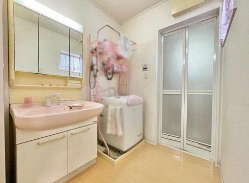 4LDK Detached House for Sale in Matsubara, Osaka - 3 Floors, Parking - Thumbnail 3
