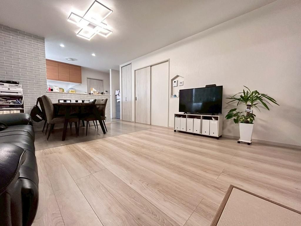 Modern 4LDK House with Loft for Sale in Fushimi, Kyoto - Thumbnail 4