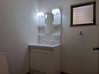 4LDK Detached House for Sale in Hirokawa-cho, Nara - Thumbnail 2