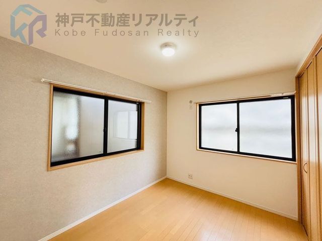 Renovated 4LDK Corner Lot House for Sale in Kobe Hyogo Ward - Thumbnail 3