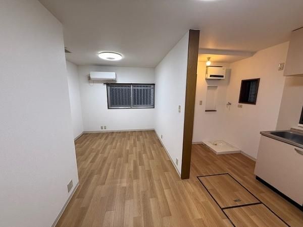 3LDK Renovated Townhouse Near Minami Tatsumi Station in Osaka - Thumbnail 3