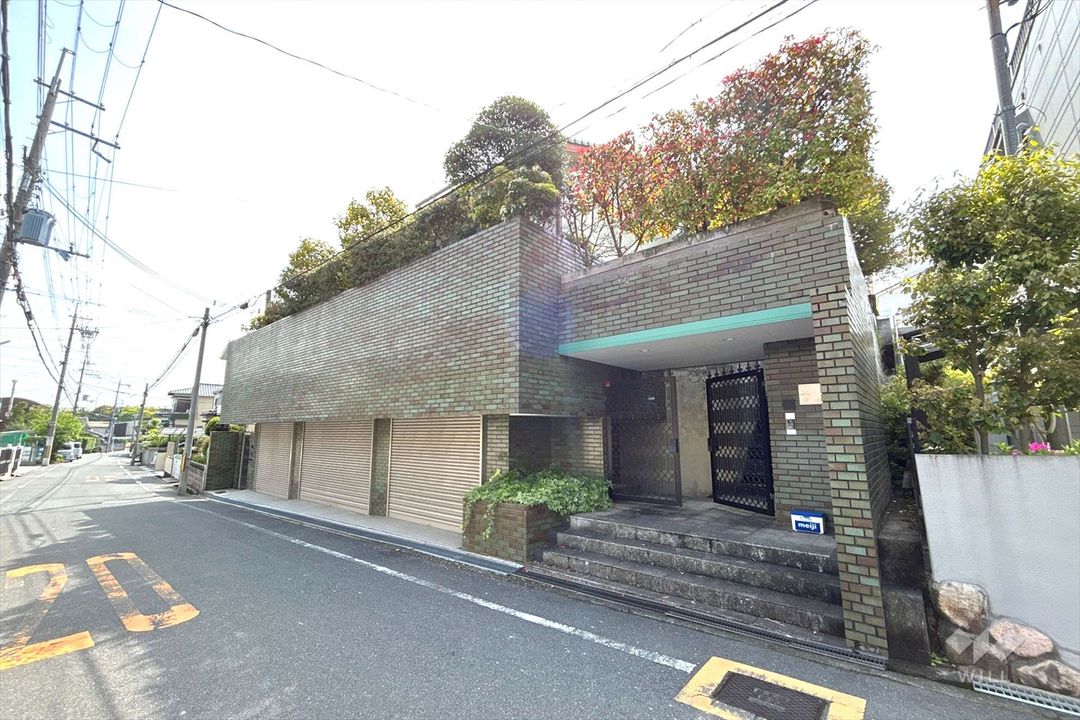 Spacious 6LDK Two-Generation House for Sale in Ibaraki, Osaka - Thumbnail 2