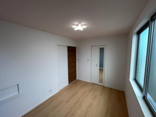 Modern 4LDK House for Sale in Hirakata City, Osaka - Thumbnail 4