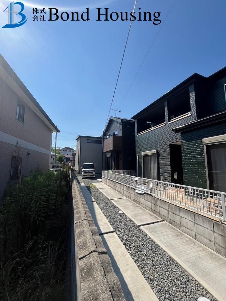 Modern 4LDK House with Solar & 4 Parking in Kobe Nishiku - Thumbnail 2