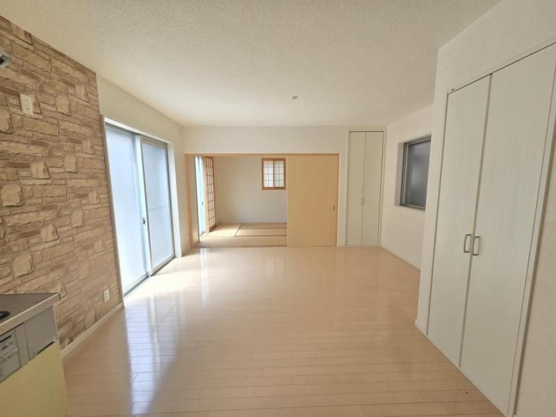 4LDK Corner Lot House for Sale in Higashiosaka, Osaka - Thumbnail 3